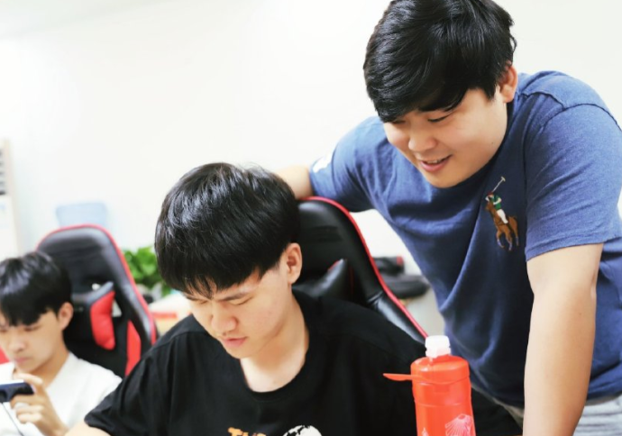 战术上的巧妙安排为球队带来惊喜全胜