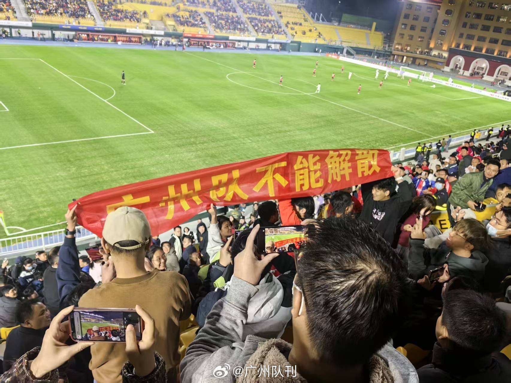 省港杯女足赛事掀起狂潮，中国队气势如虹