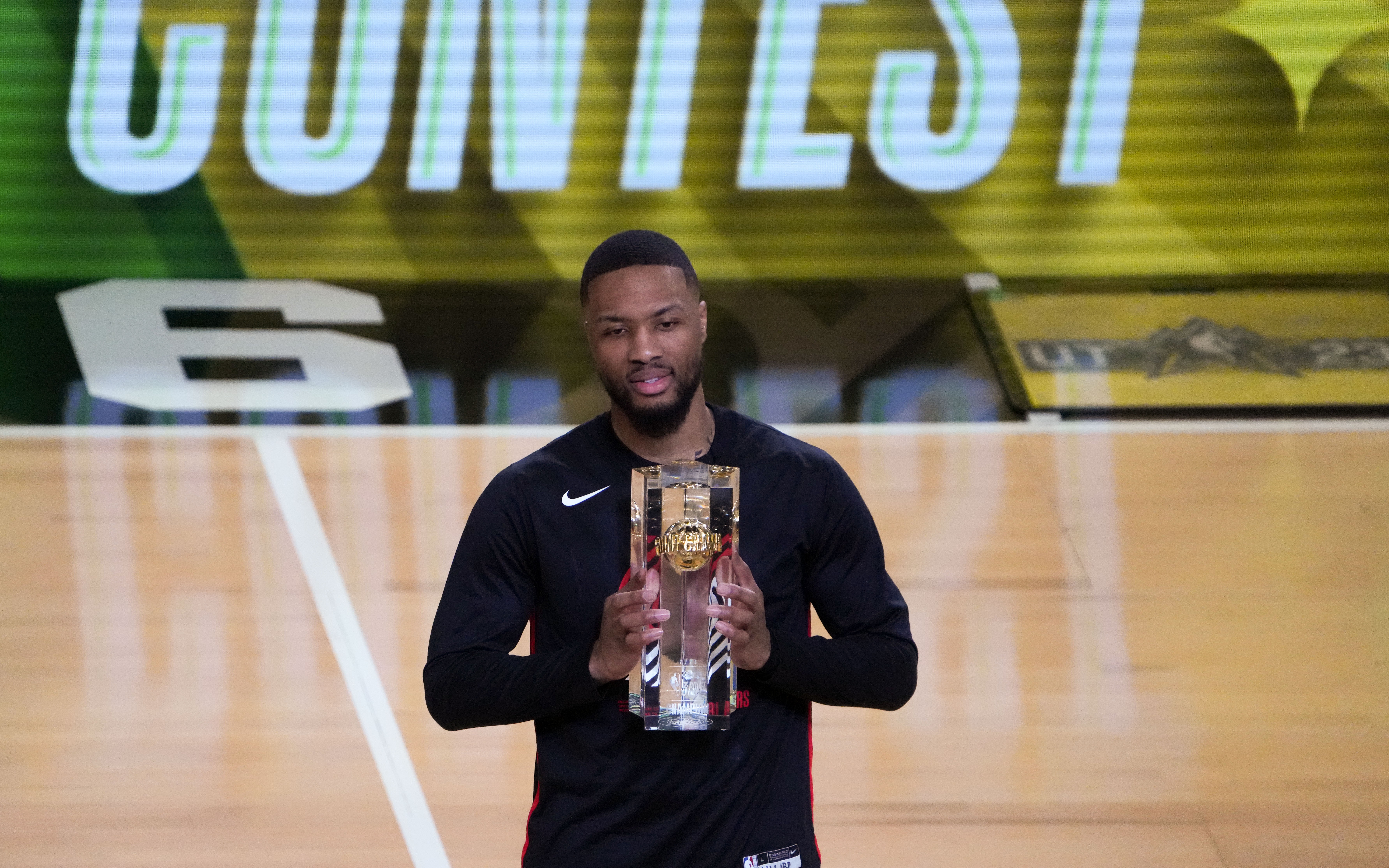 NBA球员在全明星赛中展现飒爽英姿