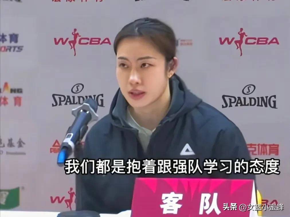 江苏女篮离场气氛低迷，CBA联赛气息迫近
